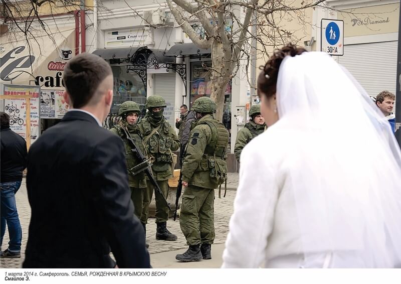 1 марта 2014 г. Симферополь. СЕМЬЯ, РОЖДЕННАЯ В КРЫМСКУЮ ВЕСНУ-min